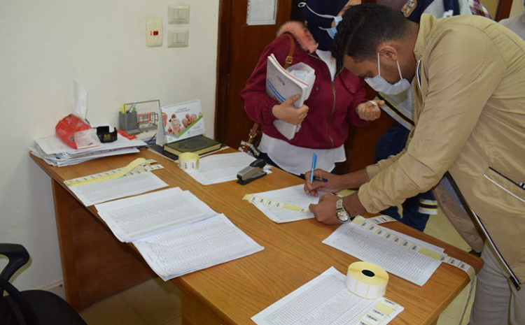  تجري الجامعة المصرية الروسية فحصا لطلاب طب الأسنان قبل التعامل مع المرضى في العيادات